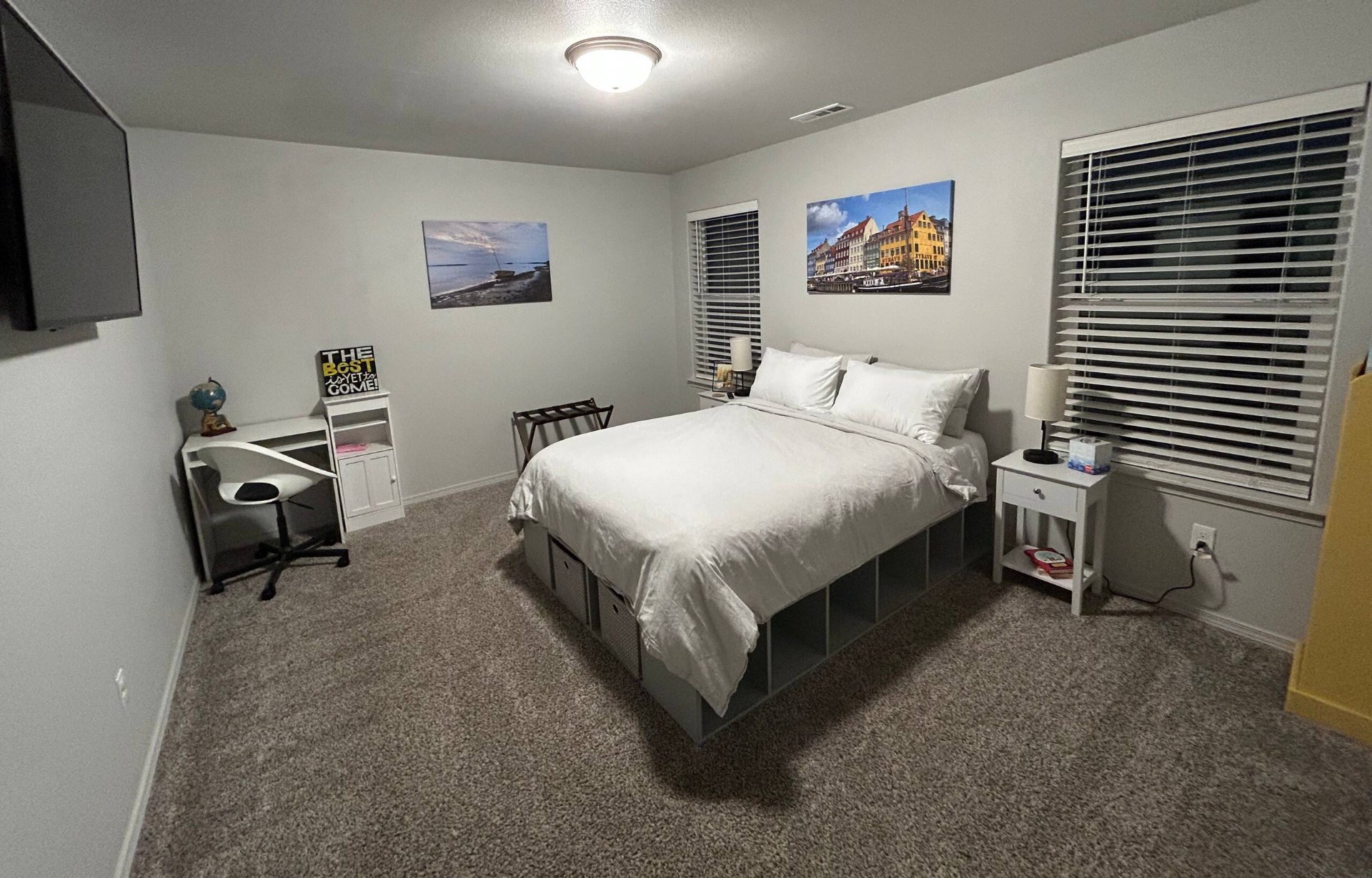 Bedroom 1 — Queen bed