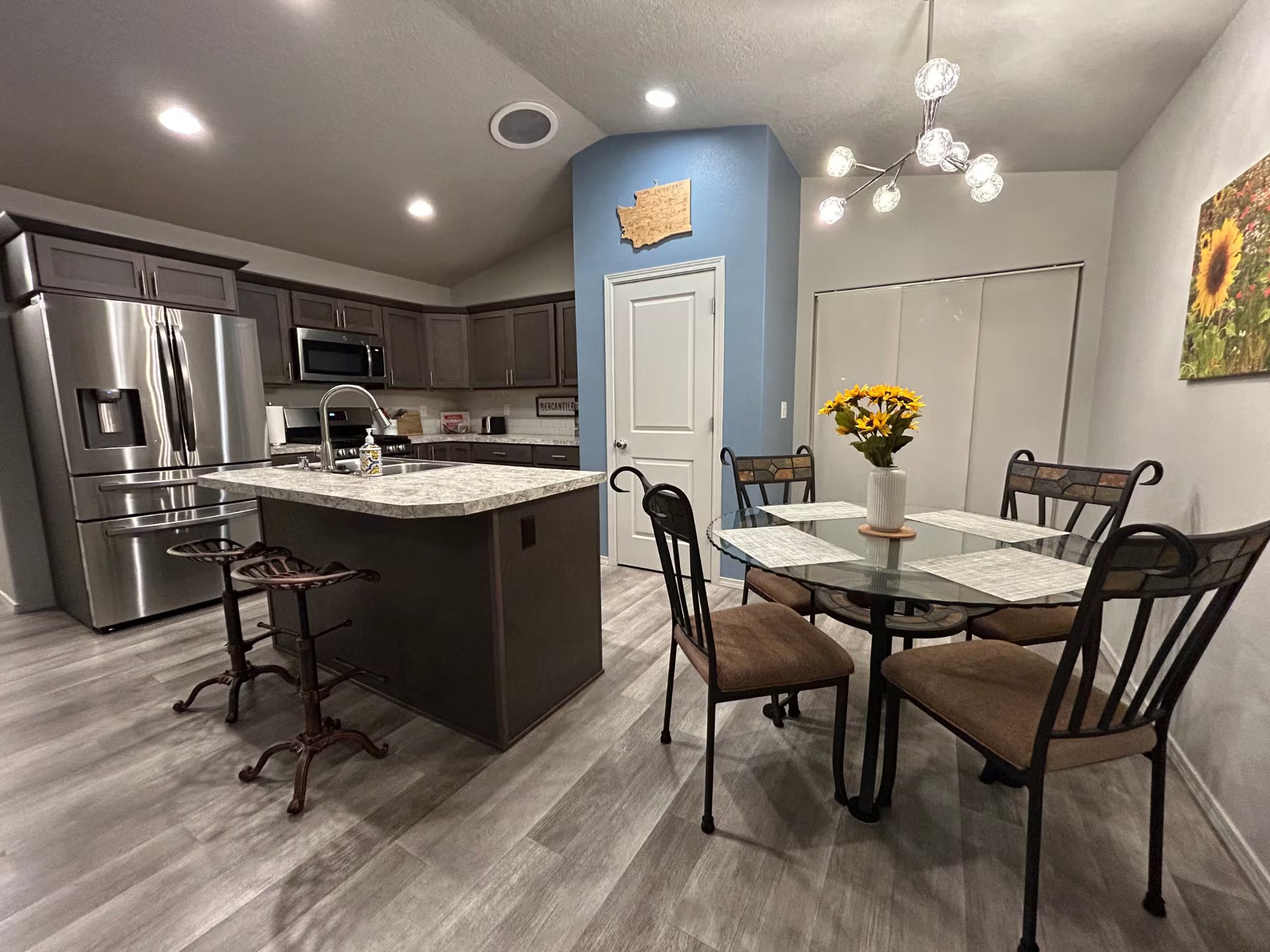 Kitchen & dining